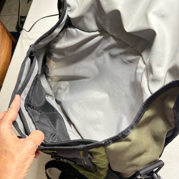Timbuk2 Forest Green and Black Large Messenger Bag - Picture 10 of 15